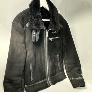 Guess Men’s aviator buckle neck black jacket / shearling faux suede size M